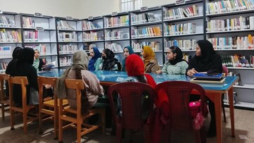 ویژه‌برنامه‌های فرهنگی به مناسبت دهه کرامت در  کتابخانه‌های عمومی شهرستان دالاهو برگزار شد.