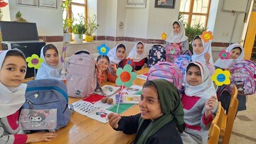 ویژه‌برنامه‌های فرهنگی به مناسبت دهه کرامت در  کتابخانه‌های عمومی شهرستان صحنه برگزار شد.