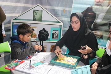 برپایی غرفه و میز خدمت اداره‌کل کتابخانه‌های عمومی در شهرکرد