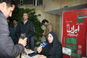 برپایی غرفه و میز خدمت اداره‌کل کتابخانه‌های عمومی در شهرکرد