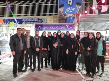 برپایی غرفه و میز خدمت اداره‌کل کتابخانه‌های عمومی در شهرکرد