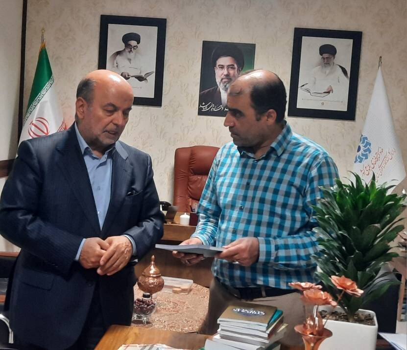اهدای مجموعه آثار سفیر اسبق ایران در یونسکو به کتابخانههای عمومی خراسان جنوبی