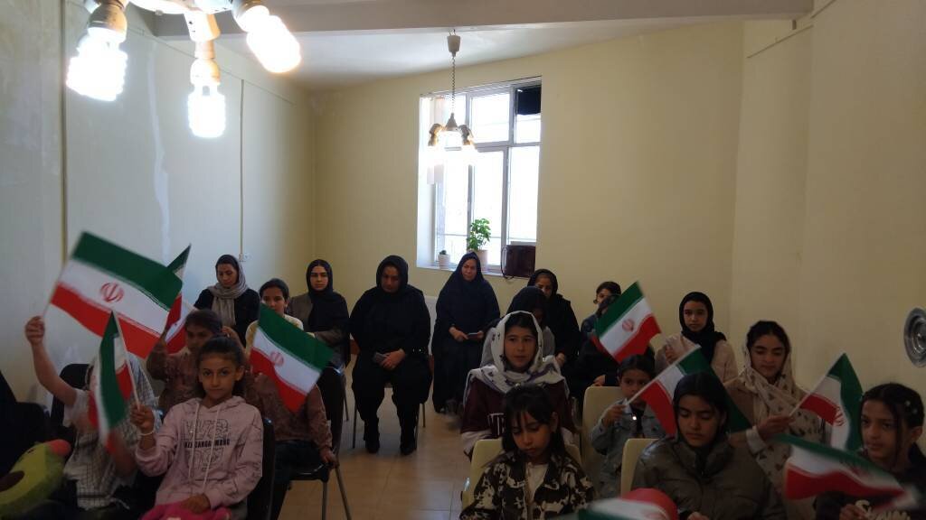 نشست فرهنگی «ایران دخت» به یاد دختران آسمانی میناب در کتابخانه معلم لیوارجان برگزار شد