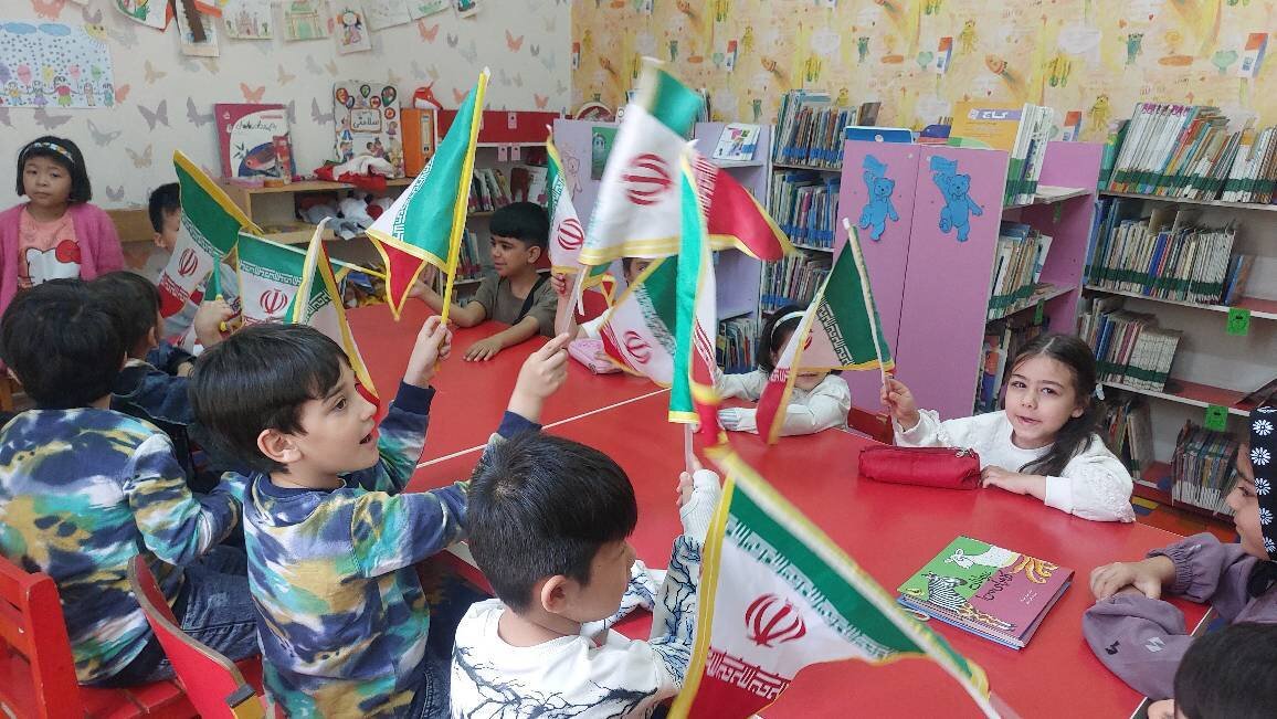 ویژه برنامه «سلام بر رهبر شهیدم» در کتابخانه دانشمند
