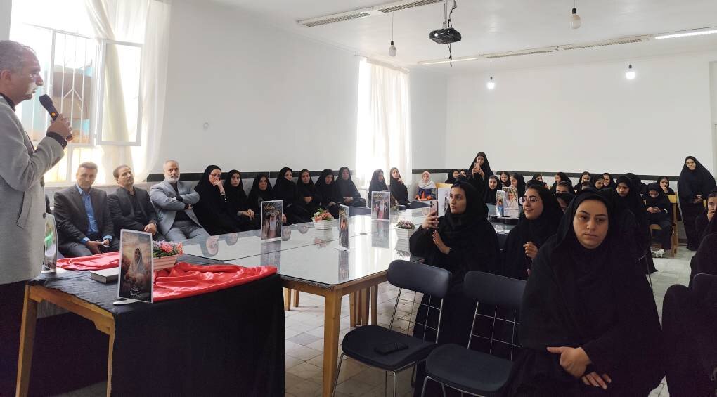 جشن دهه کرامت و روز دختر در کتابخانههای عمومی شهرستان های یزد برگزار شد