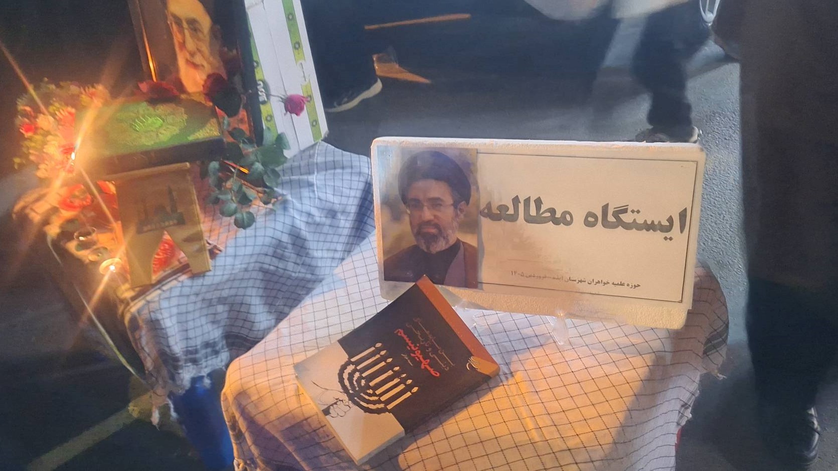 استقرار کتابخانه شهید دستغیب ایذه در تجمعات شبانه