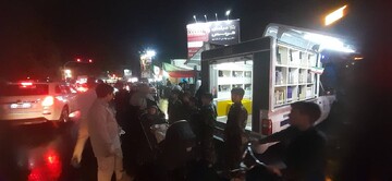 میزبانی کتابخانه سیار از شرکت‌کنندگان در پنجاه و هفتمین موج حماسه لبیک شهر کرج