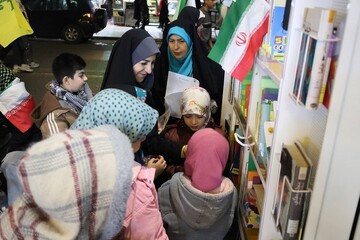 همدلی و همراهی مثال‌زدنی در موکب فرهنگی «ایستاده برای ایران» اداره‌کل کتابخانه‌های عمومی آذربایجان غربی