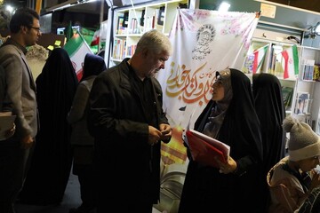 همدلی و همراهی مثال‌زدنی در موکب فرهنگی «ایستاده برای ایران» اداره‌کل کتابخانه‌های عمومی استان