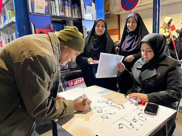 همدلی و همراهی مثال‌زدنی در موکب فرهنگی «ایستاده برای ایران» اداره‌کل کتابخانه‌های عمومی استان