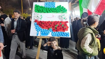 قاب های ماندگار با نقشه ایران عزیز از حضور مردم در سنگر فرهنگی اداره کل کتابخانه های لرستان در شب های همدلی و اتحاد