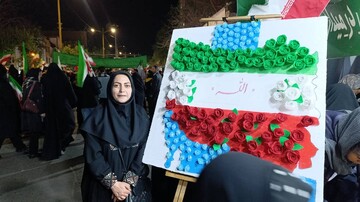قاب های ماندگار با نقشه ایران عزیز از حضور مردم در سنگر فرهنگی اداره کل کتابخانه های لرستان در شب های همدلی و اتحاد