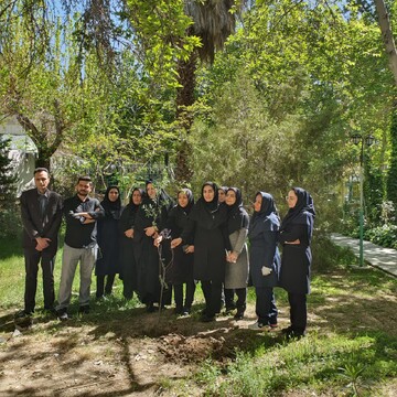 کاشت ۳ اصله نهال مثمر در کتابخانه های عمومی شهرستان اصفهان
