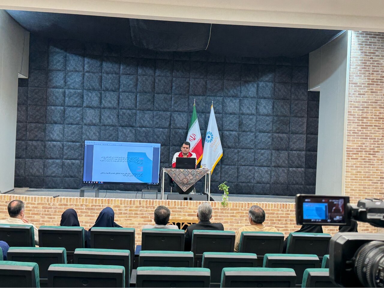 کارگاه آموزشی آمادگی عمومی و اقدامات ایمنی در شرایط جنگی ویژه کارکنان اداره کل کتابخانه های عمومی یزد