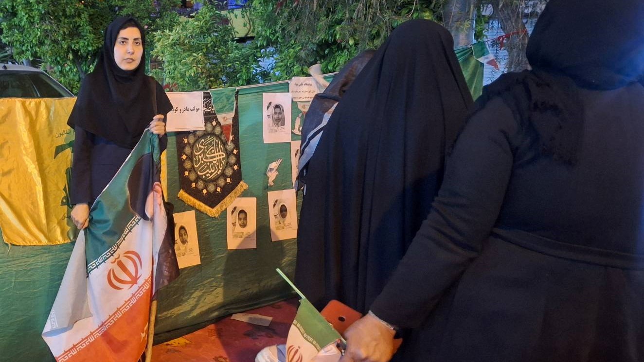 برپایی غرفه مادر و کودک در تجمع «ایستاده برای ایران»