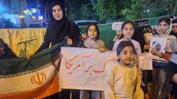 برپایی غرفه مادر و کودک در تجمع «ایستاده برای ایران»