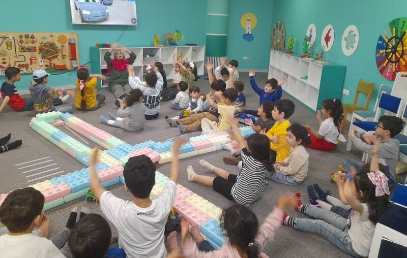 کارگاه آموزشی آشنایی با وسایل حمل و نقل در بخش کودک
