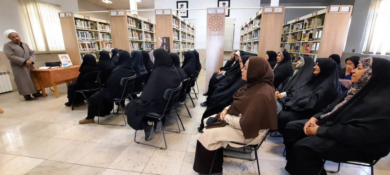 برگزاری محفل قرآنی "مصباح" کتابخانه فتوحی شعار همزمان با دهه کرامت