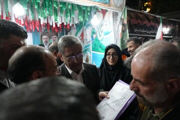 حضور استاندار استان لرستان در غرفه اداره کل کتابخانه های استان