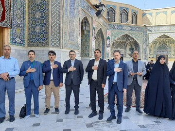 تجلی پیوندِ معنویت و دانایی؛ تشرف کتابداران خراسان رضوی به مضجع شریف ثامن‌الحجج (ع)