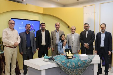 طنین ارادت شاعرانه در کتابخانه‌های عمومی سراسر کشور با برگزاری عصر شعر «زمزمه قدسیان»