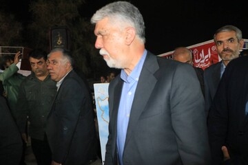 بازدید وزیر از کتابخانه سیار
