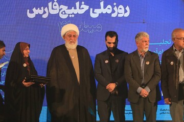 بازدید وزیر از کتابخانه سیار