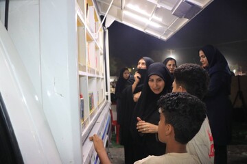 بازدید وزیر از کتابخانه سیار