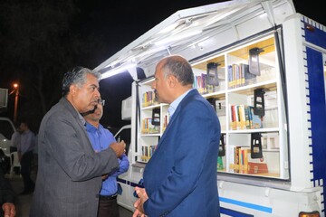 بازدید وزیر از کتابخانه سیار