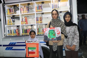 بازدید وزیر از کتابخانه سیار