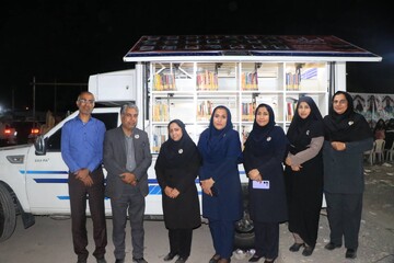بازدید وزیر از کتابخانه سیار