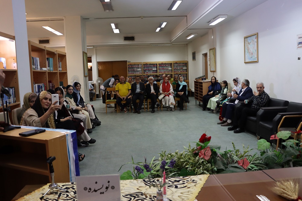 آیین «شب شعر خلیج فارس» در کتابخانه مرکزی خوزستان با استقبال گسترده برگزار شد