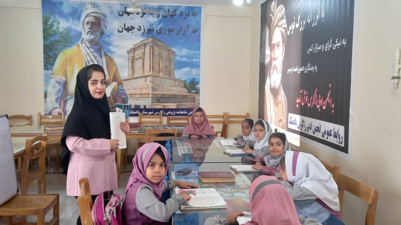 کتابخانههای ارمغان و شهید مصطفی خمینی میزبان کلاسهای رفع اشکال دانشآموزان شدند