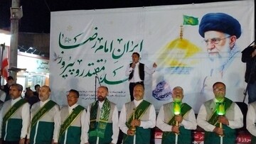 روایتگری از سیره امام رضا (ع) در میان مردم کرج هنر نقالی در موکب فرهنگی البرز