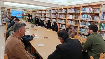 «زمزمه قدسیان» در محفل ادبی کتابخانه عمومی کوثر شهرستان خرمدره