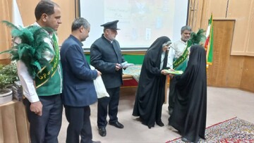 نشست کتابخوان تخصصی ایران امام رضا(ع) در کتابخانه امام جعفر صادق(ع) پاکدشت