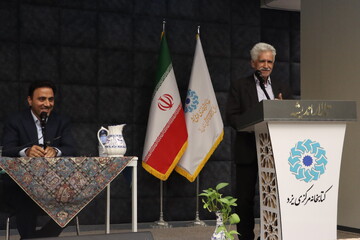 عصر شعر زمزمه قدسیان در کتابخانه مرکزی یزد برگزار شد