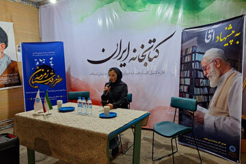 زمزمه قدسیان در غرفه کتابخانه ایران استان ایلام