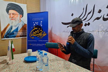 زمزمه قدسیان در غرفه کتابخانه ایران استان ایلام