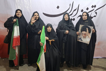 زمزمه قدسیان در غرفه کتابخانه ایران استان ایلام