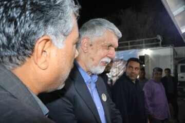 بازدید وزیر فرهنگ و ارشاد اسلامی و جمعی از مسئولان استانی از کتابخانه سیار هرمزگان
