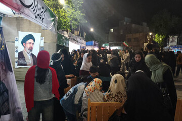 جهاد تبیین جنگ رمضان در شصت‌و دومین شب حضور مردم در خیابان - غرفه فرهنگی کتابخانه‌ ایران