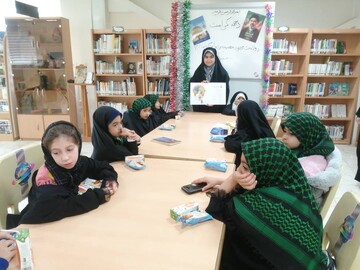 برنامه شعرخوانی در کتابخانه اندیشه لواسان بزرگ