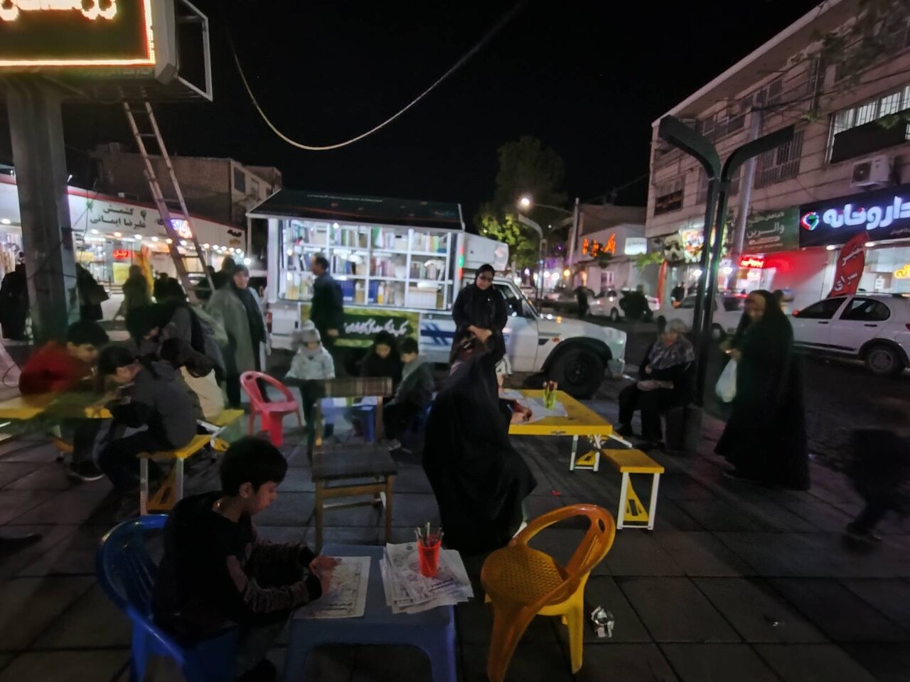 روایتگری از سیره امام رضا (ع) در میان مردم کرج هنر نقالی در موکب فرهنگی البرز