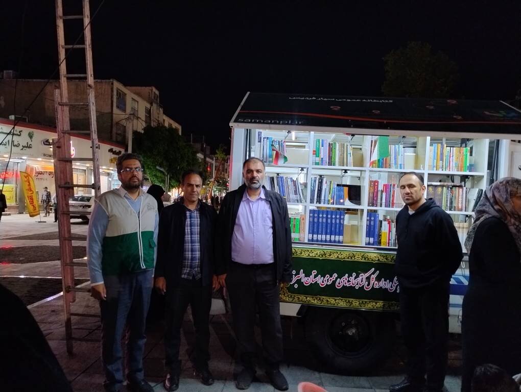 روایتگری از سیره امام رضا (ع) در میان مردم کرج هنر نقالی در موکب فرهنگی البرز