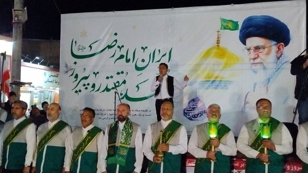 روایتگری از سیره امام رضا (ع) در میان مردم کرج هنر نقالی در موکب فرهنگی البرز