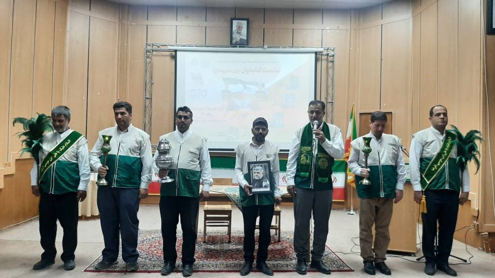 نشست کتابخوان تخصصی ایران امام رضا(ع) در کتابخانه امام جعفر صادق(ع) پاکدشت