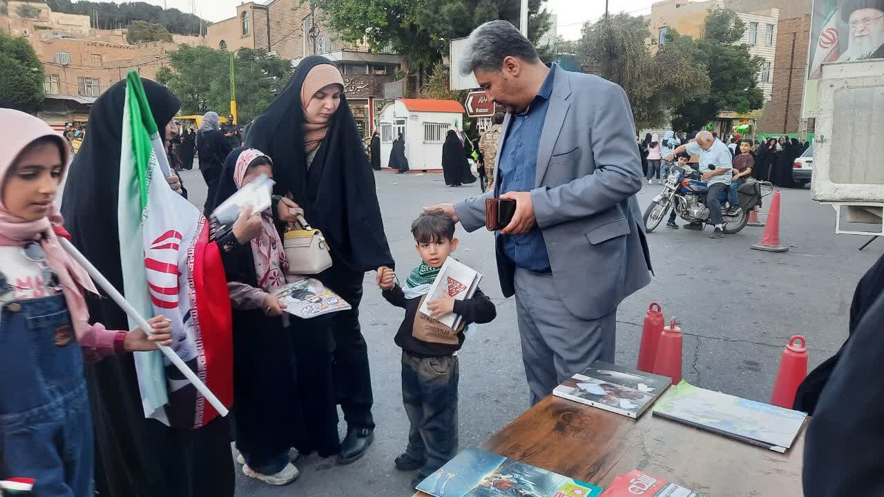 برپایی میز خدمت اداره کتابخانههای پیشوا در رزمایش جانفدا شهرستان