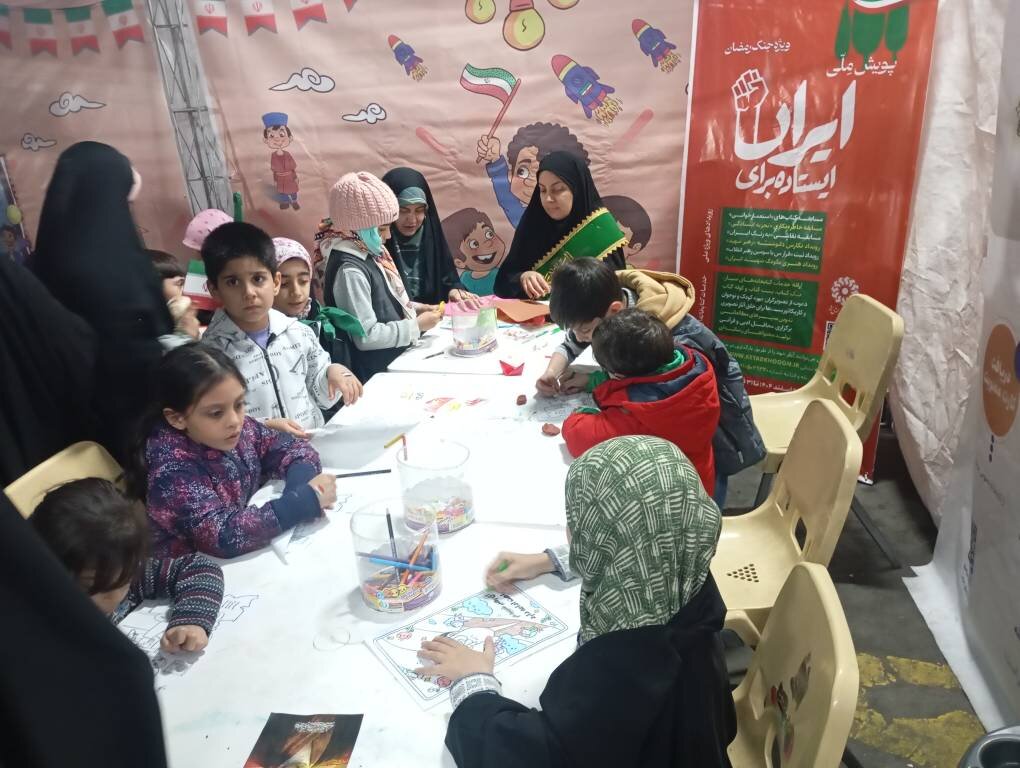 حضور کتابخانه سیار  ملارد در تجمعات مردمی شبانه میدان صادقیه تهران