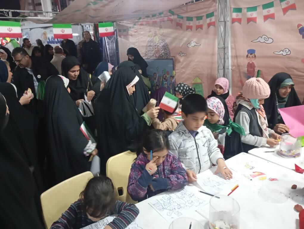 حضور کتابخانه سیار ملارد در تجمعات مردمی شبانه میدان صادقیه تهران